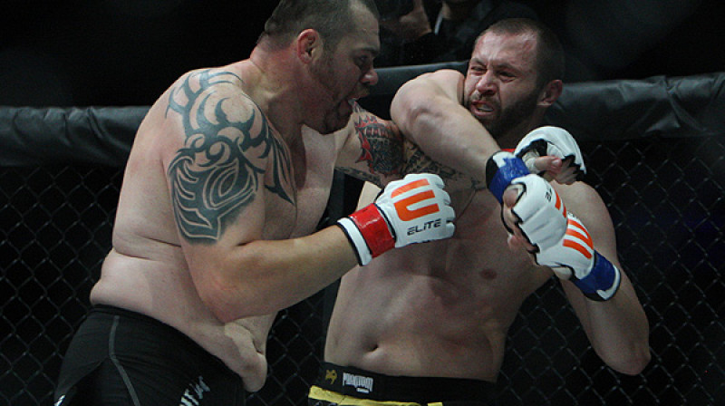 Tims Silvia cīņā ar Andreasu Karniotakesu
Foto: sherdog.com