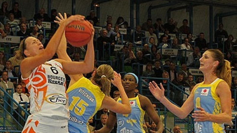 Ieva Kubliņa Eirolīgas spēlē ar "USK Prague"
Foto: www.bourgesbasket.com