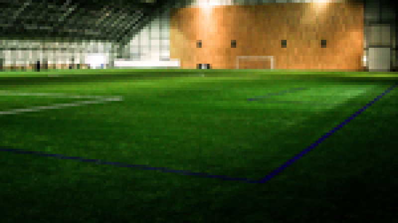 Laikā novembrim neticami labs futbola laiks, bet pirmā pārspēle par tiesībām nākamsezon spēlēt Latvijas virslīgas čempionātā risināsies "Skonto" hallē.