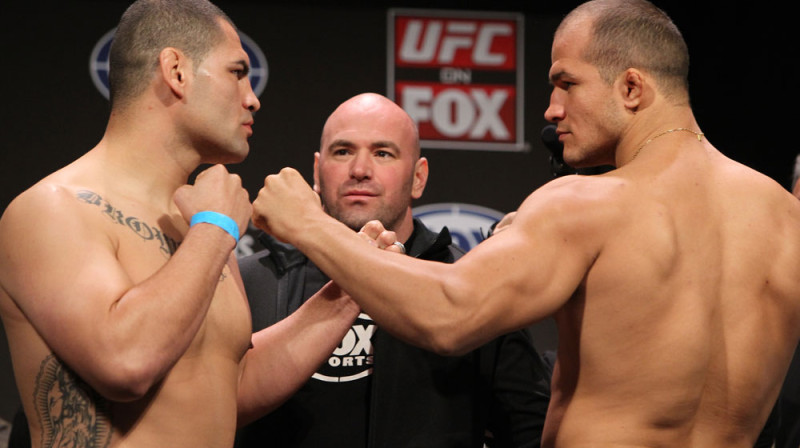 Keins Valeskēzs (pa kreisi) un Juniors dos Santos
Foto: ufc.com