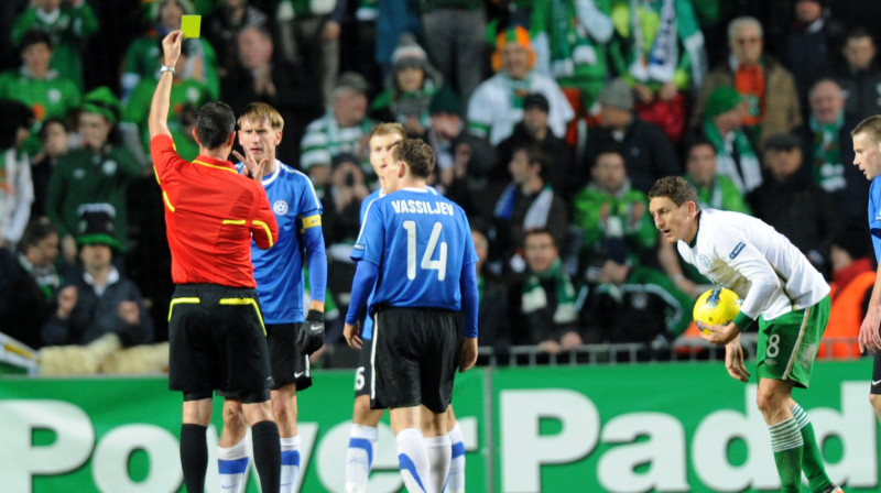 Skarbā realitāte - Igaunijas futbolisti maču pret īriem pabeidza deviņu vīru sastāvā. Romāns Kokšarovs, "Sporta Avīze"