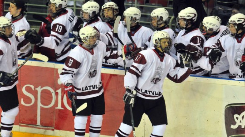 toreiz kā Latvijas U-18 izlase. foto: Romualds Vambuts, Sportacentrs.com
