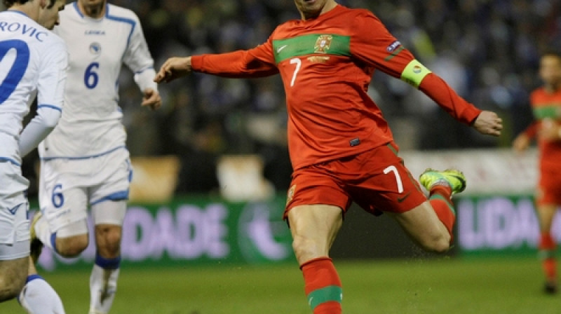 Vai "Euro2012" finālturnīrs notiks bez Krištianu Ronaldu?
Foto: AP/Scanpix