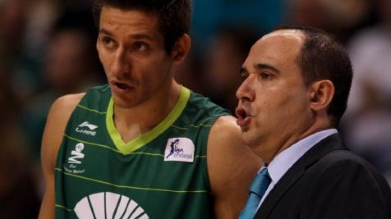 Kristaps Valters un "Unicaja" galvenais treneris Čuss Mateo
Foto: diariosur.es