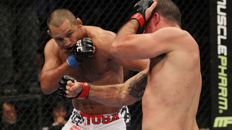 Dens Hendersons dominē pār Mauricio Rua
Foto: ufc.com