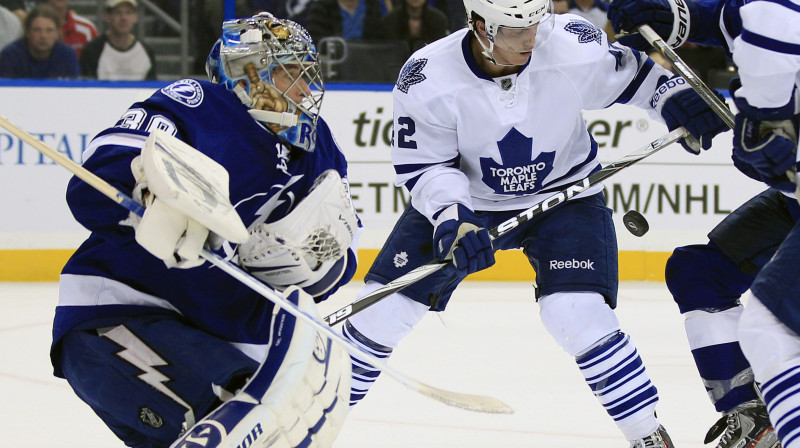 Tailers Bozeks kārtējo reizi apdraud "Lightning" vārtsarga Dveina Rolosona vārtus 
Foto: AP/Scanpix