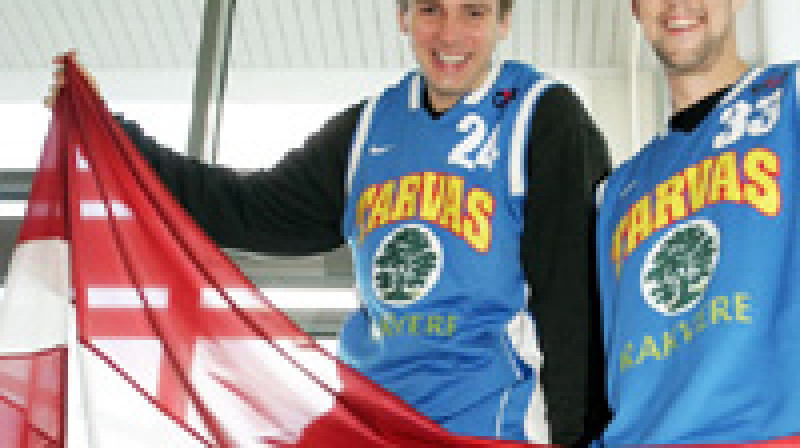 Kaspars Cipruss un Juris Umbraško šosezon spēlē Rakveres "Tarvas" rindās, bet Cipruss ir viens no labākajiem spēlētājiem visā Igaunijas basketbola līgā. Vai tas būtu mēģinājums...