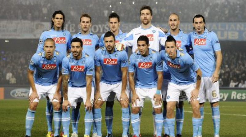 ''Napoli'' komanda pirms spēles ar Mančestras ''City''
Foto: AFP/Scanpix