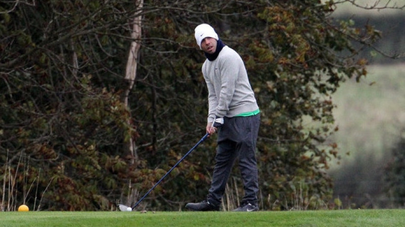 Karloss Tevess "City" treniņu laikā spēlē golfu
Foto: EMPICS Entertainment/Scanpix