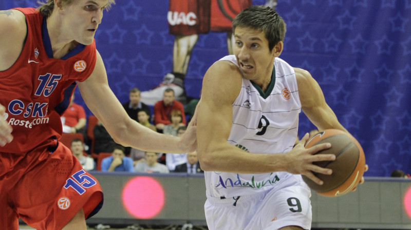 Valters cīņā pret Eirolīgas <I>zvaigzni</I> Andreju Kiriļenko.
Foto: AP/Scanpix