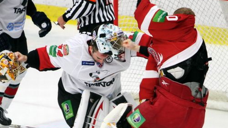 Vārtsargu cīņa Čehovā
Foto: khl.ru
