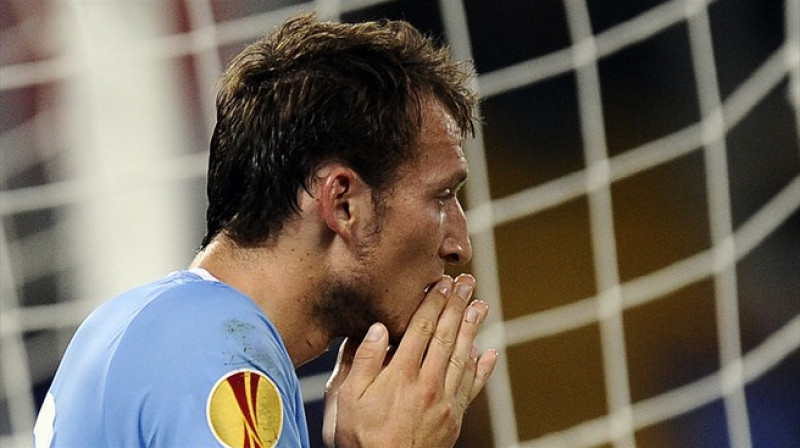 Iespējams "Lazio" spēlētājam Liboram Kozakam šovakar
būs nepieciešamas arī lūgšanas. Foto: uefa.com