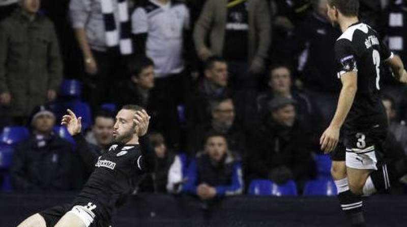 Dimitrioss Salpingidis svin vārtu guvumu Londonā
Foto: AFP/Scanpix