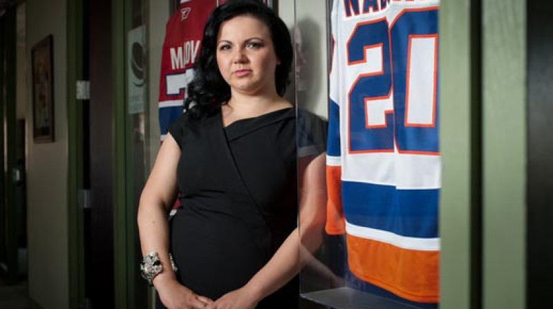 Sjūzena Goruveina, bet pirms tam viņas māte Anna, daudz palīdzējusi ar sadzīves nokārtošanu NHL spēlējošajiem krieviem
FOTO: "The New York Times"