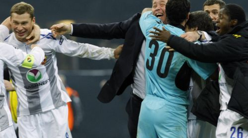 Leonīds Sluckis CSKA futbolistu apkampienos
Foto: Reuters/Scanpix