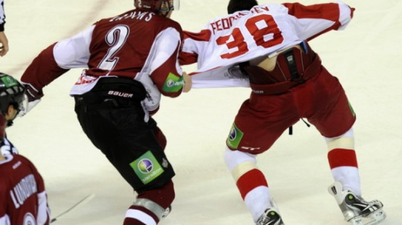 Rodrigo Laviņš izglīto Vitjaz jaunatni. foto: Romāns Kokšarovs, Sporta Avīze / F64 Photo Agency.