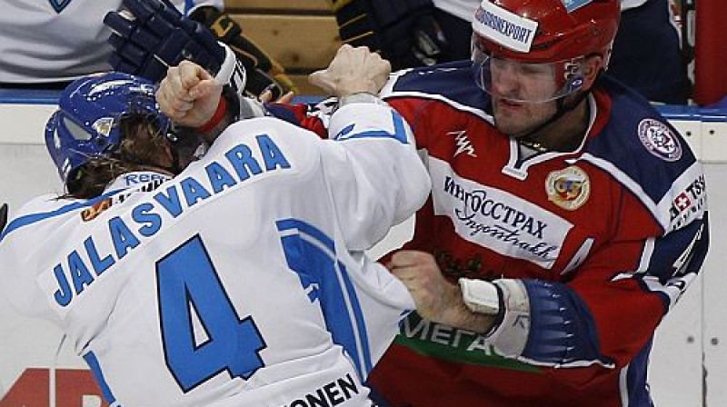 Janne Jalasvāra un Aleksandrs Radulovs
Foto: Reuters/Scanpix