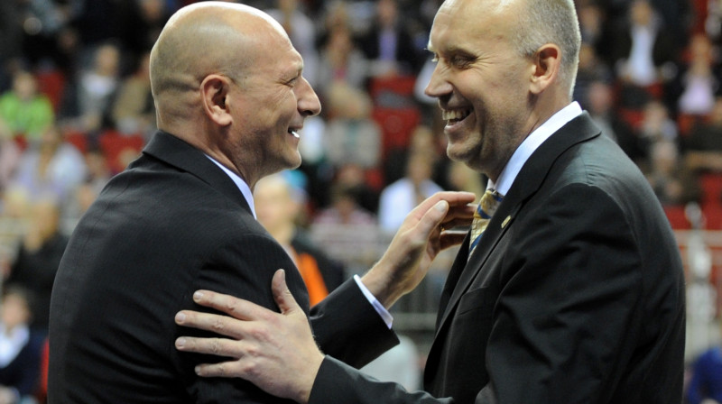 Ramūns Butauts un Rims Kurtinaitis
Foto: Romāns Kokšarovs, Sporta Avīze, f64