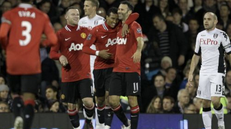 Raiens Gigss saņem komandas biedru apsveikumus
Foto: AFP/Scanpix