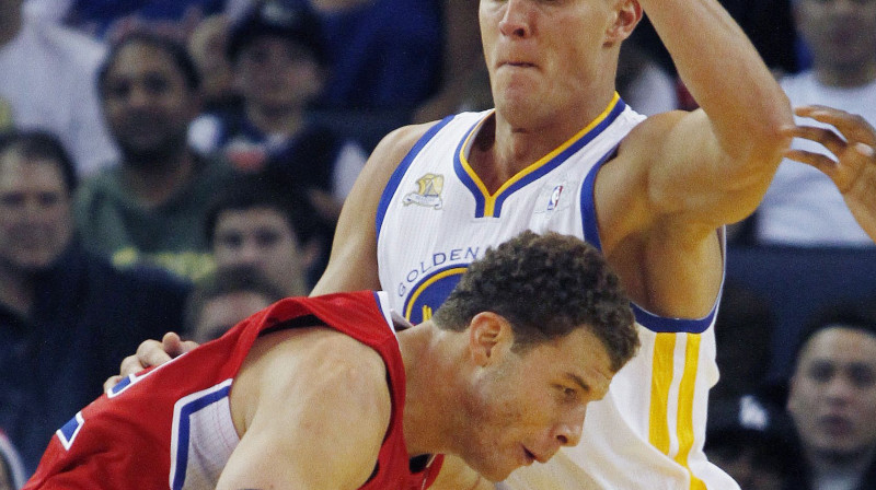 Andris Biedriņš pret Bleiku Grifinu
Foto: AP/Scanpix