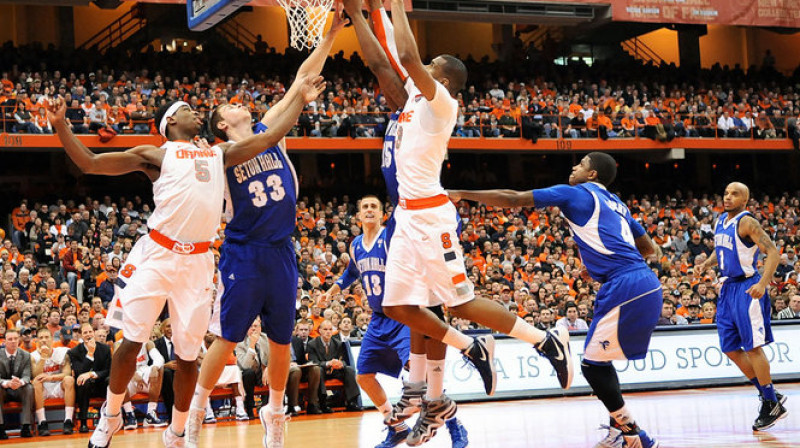 Epizode no spēles starp "Seton Hall" un Sirakūzas komandām
Foto: syracuse.com