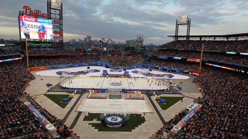 31. decembrī aizvadītajā veterānu spēlē tika iemēģināts un par pietiekami labu atzīts 2012. gada "Winter Classic" ledus 
Foto: AFP/Scanpix