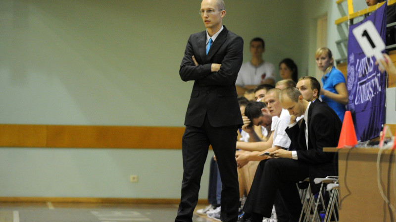 LU galvenais treneris Artūrs Visockis-Rubenis savā debijas sezonā aizvedis komandu jau līdz septiņām uzvarām
Foto: Romāns Kokšarovs, Sporta Avīze, f64