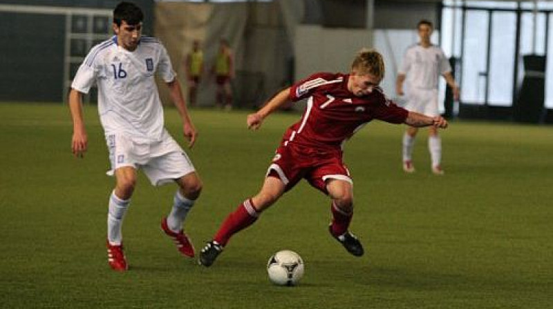 Iļja Šadčins ar bumbu
Foto: granatkin.com