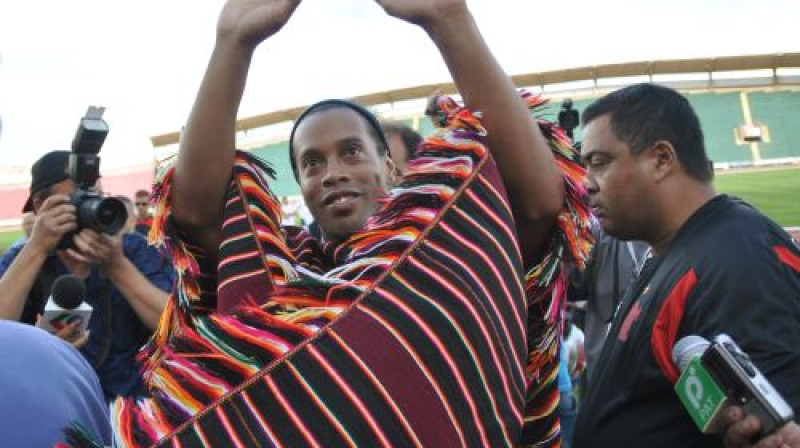 Ronaldinju Bolīvijā tika sagaidīts kā īsta zvaigzne
Foto: AP/Scanpix