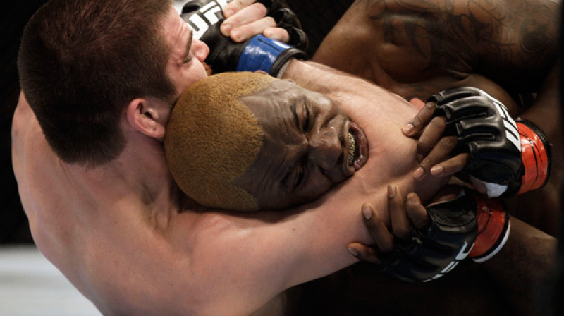 Džims Millers žņaudz Melvinu Guilardu
Foto: sherdog.com