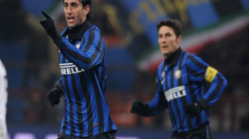 ''Inter'' uzbrucējs Djego Milito (pa kreisi) mača gaitā izlīdzināja rezultātu
Foto: digitale/Scanpix