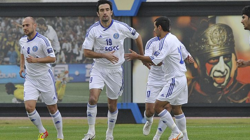 Andrejs Perepļotkins (pa kreisi) pēc iesišanas "Anzhi"
Foto: http://fc-anji.ru