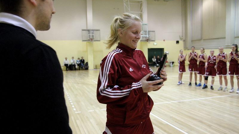 Komandas kapteine Paula Lūķe kopā ar Kati Krēsliņu tika iekļauta turnīra simboliskajā piecniekā
Foto: Basket.ee