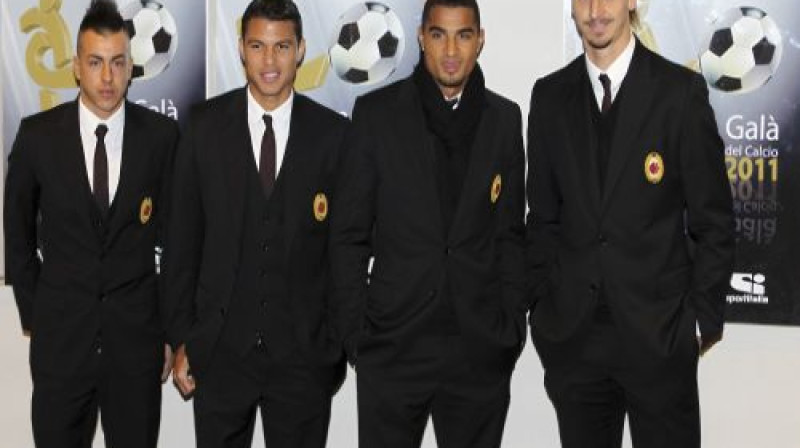 ''Oscar del Calcio'' laureāti - no kreisās Stefans El Šaravī, Tjagu Silva un labākais ''Serie A'' futbolists Zlatans Ibrahimovičs (pirmais no labās)
Foto: AP/Scanpix