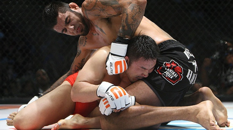 Kendals Grovs cīņā ar Ikuhisu Minovu
Foto: sherdog.com