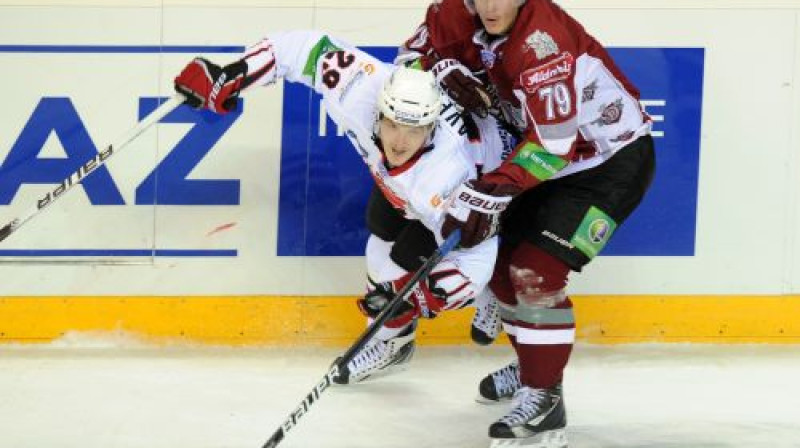 Frēdriks Varjs un "Dinamo" pirmajā spēlē zaudēja "Avangard"
Foto: Romāns Kokšarovs, Sporta Avīze, f64