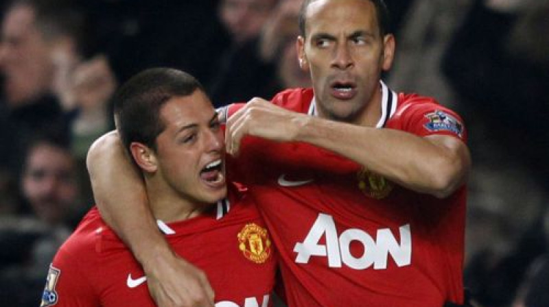 Čičarito un Rio Ferdinands
Foto: Reuters/Scanpix