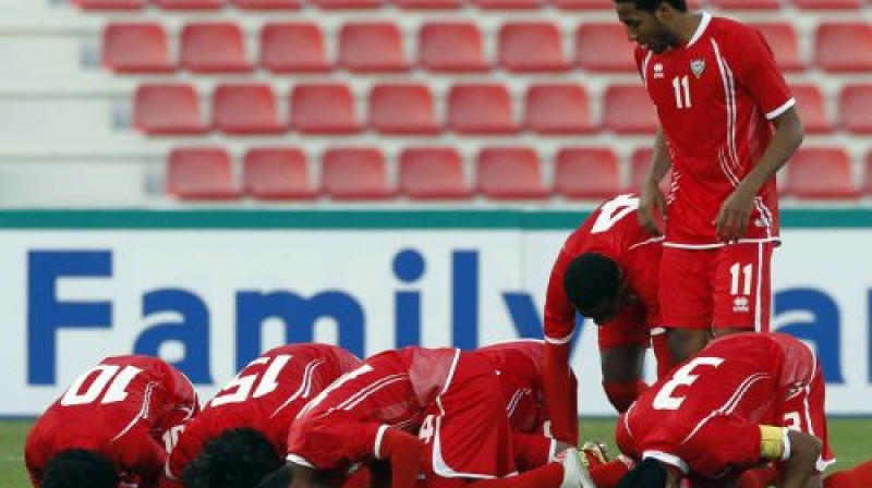 Apvienoto Arābu Emirātu futbolisti atzīmē gūtos vārtus olimpiādes kvalifikācijas turnīrā
Foto: AFP/Scanpix