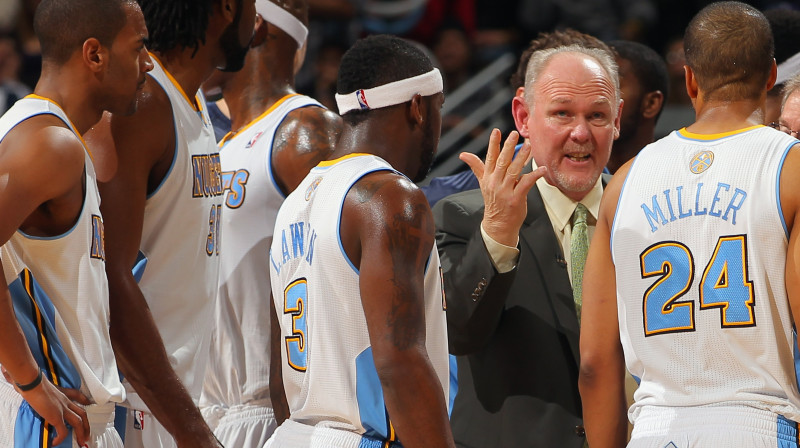 Denveras "Nuggets" galvenais treneris Džordžs Karls instruē savus padotos
Foto: AFP