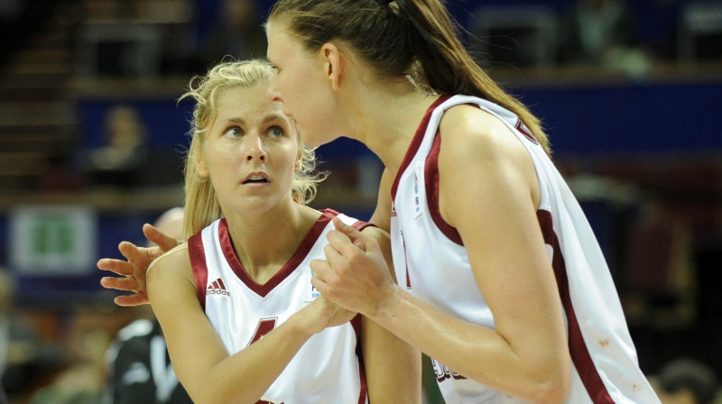 Elīna Babkina un Zane Tamane
Foto: Romāns Kokšarovs, "Sporta Avīze", f64