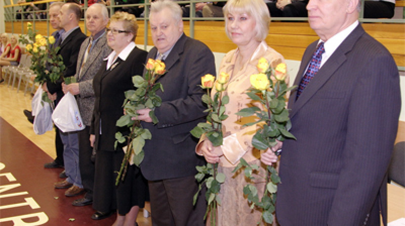 Cezars Ozers (pirmais no labās) - sešdesmito gadu Latvijas basketbola zvaigzne!

Foto: basket.lv