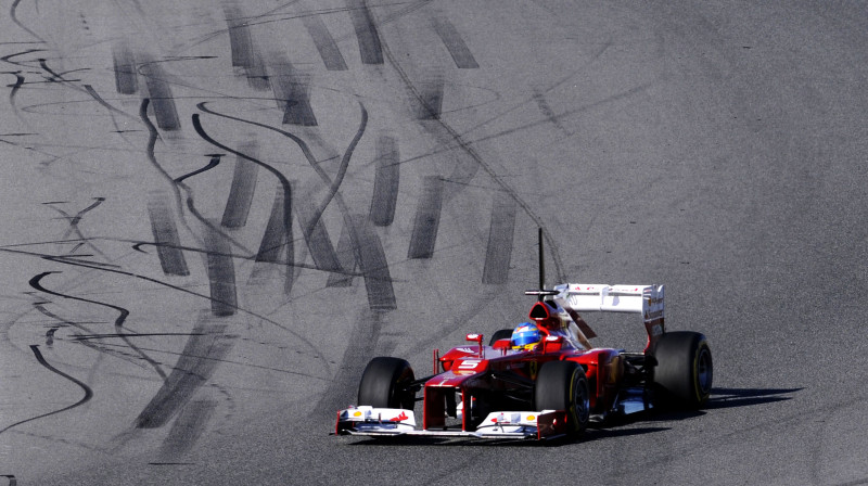 Fernando Alonso testu laikā Heresā
Foto: AFP/Scanpix