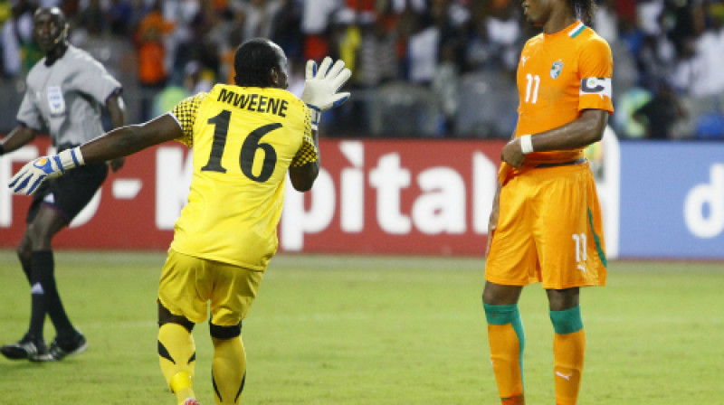 Kenedija Mvīnija un Didjē Drogbā duelī pārāks izrādījās vārtsargs 
Foto: AP/Scanpix