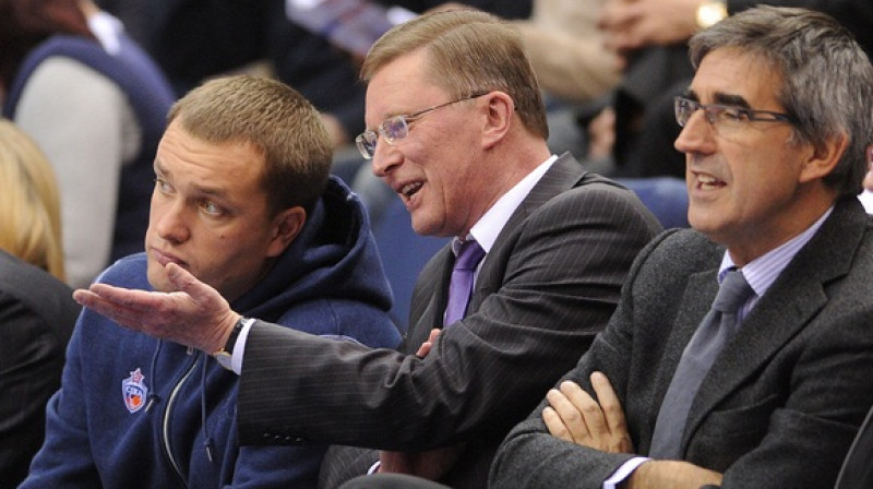 CSKA prezidents Andrejs Vatutins, VTB līgas prezidents Sergejs Ivanovs un Eirolīgas ģenerāldirektors Žordi Bertomeu
Foto: ITAR TASS/Scanpix