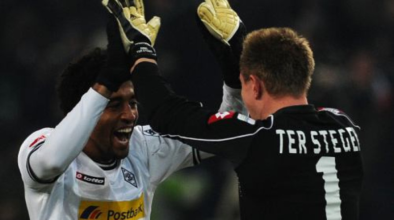 Borusia aizsadzības balsti – Ter Stegens un Dante.
Foto: AFP PHOTO/Scanpix