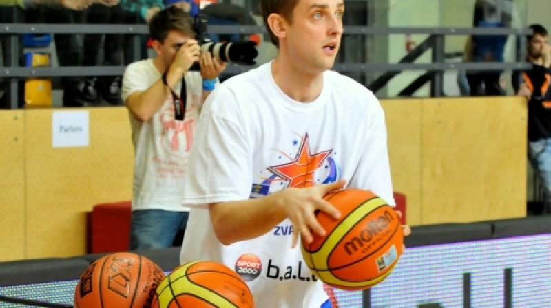 Sport 2000. B.a.l.l. trīspunktu konkursa uzvarētājs LBL 1 konkurencē Edgars Indāns.
Foto: Romualds Vambuts
