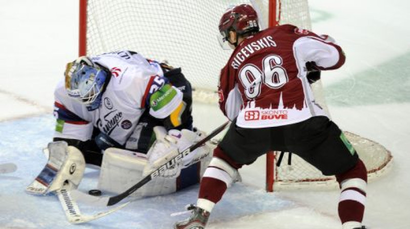 No spēles Māris Bičevskis vārtus neguva, taču realizēja uzvaru nesošo pēcspēles metienu
Foto: Romāns Kokšarovs, Sporta Avīze, f64