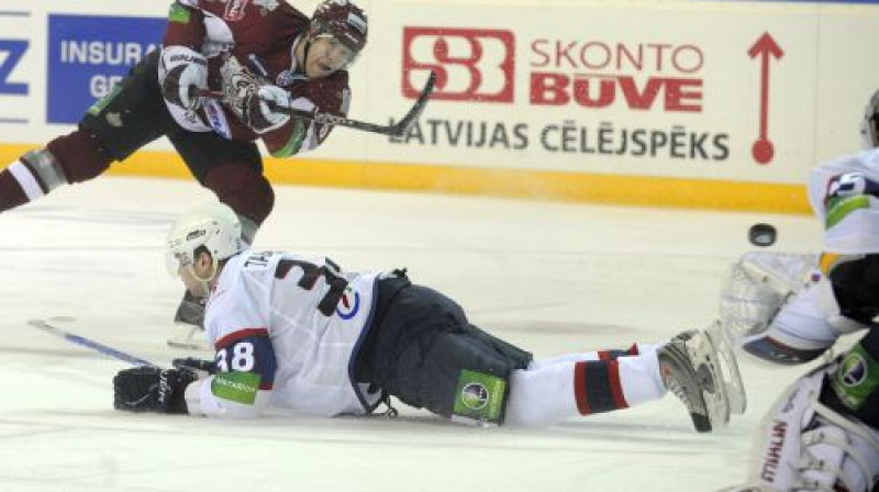 Jānis Sprukts spēlē pret "Sibir"
Foto: Romāns Kokšarovs, Sporta Avīze, f64