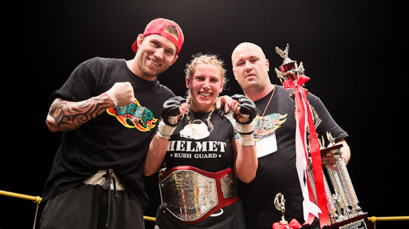 Amanda Lūkasa (Centrā)
Foto: Sherdog.com