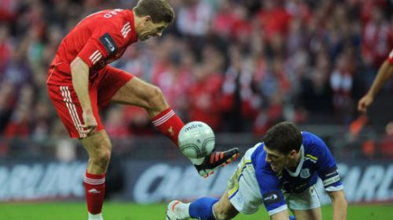 Stīvens Džerards pret Marku Hadsonu
Foto: AFP/Scanpix